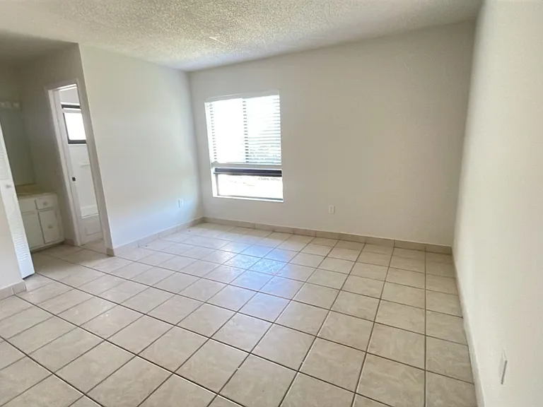 230 Calabria Ave — Photo 15