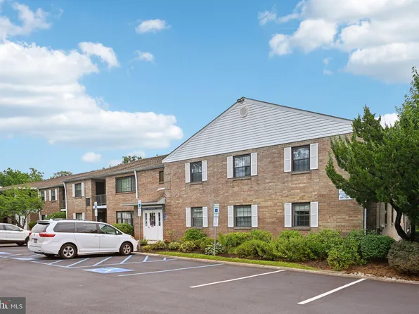 143 Woodstream Dr #143, Norristown, PA 19403