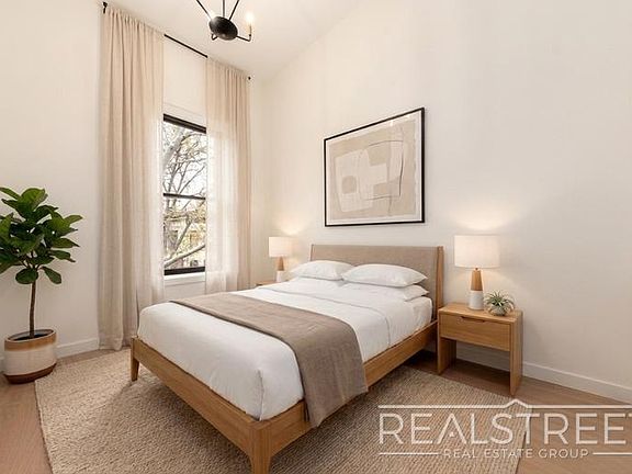 5th image of 922 Lincoln Pl #3