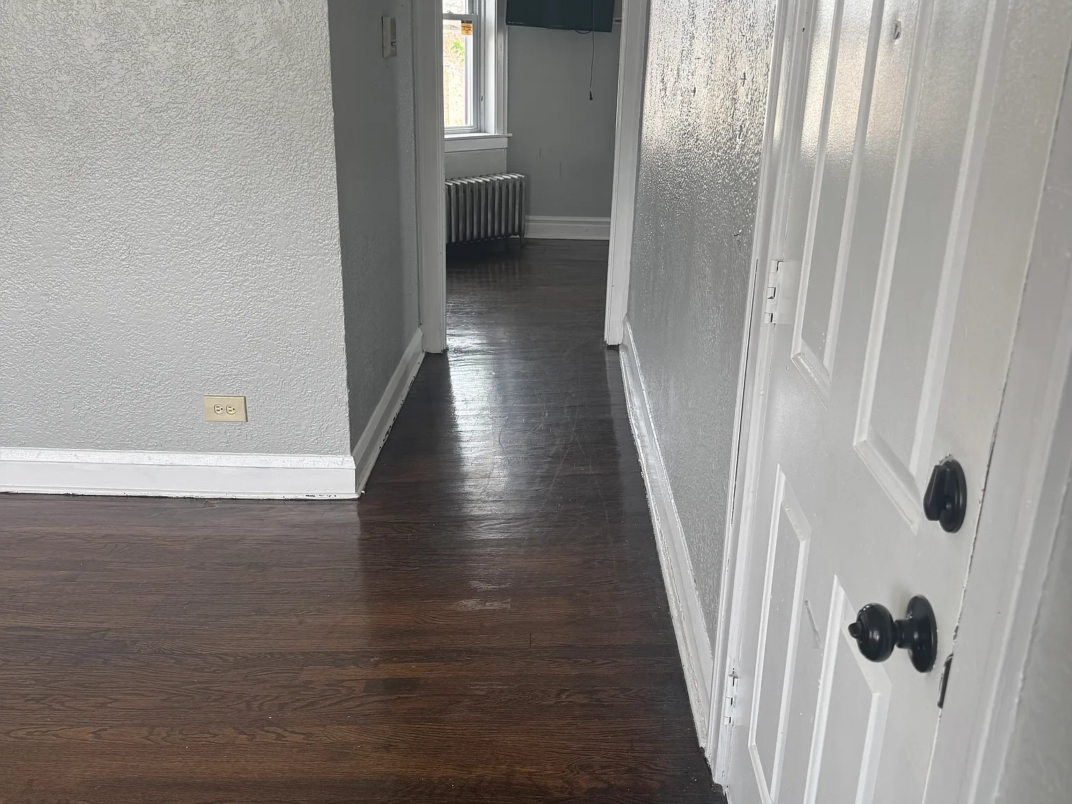 1 bed, 700 sqft, $1,000 — Photo 3