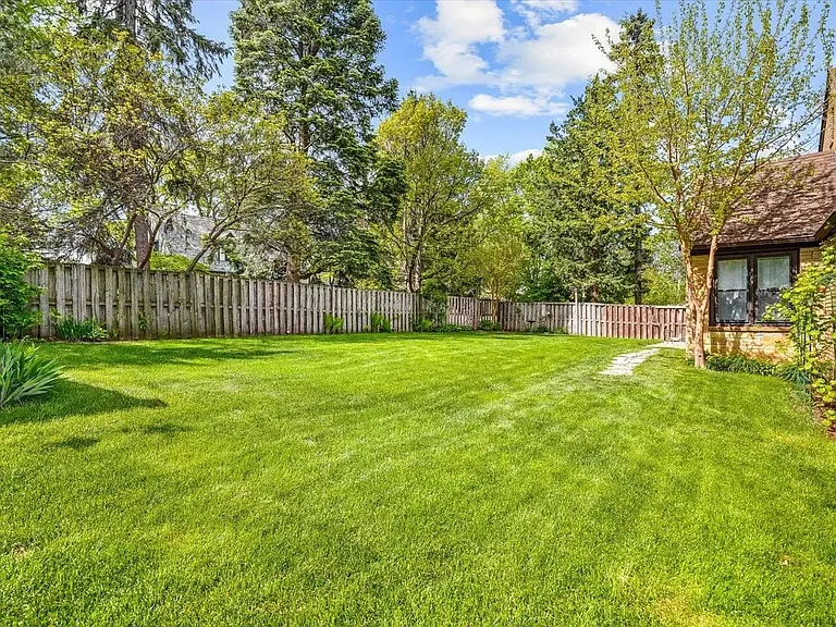 117 N Highland Ave — Photo 32