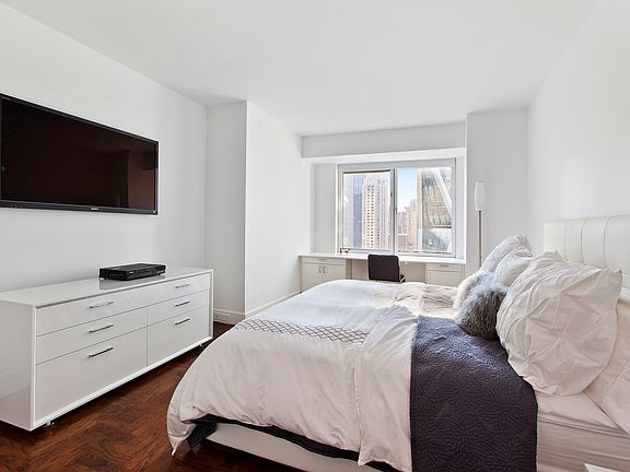 5th image of 301 W 57th St APT 25G