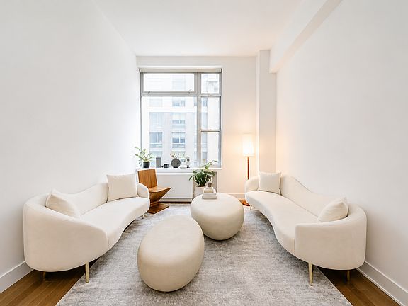 3rd image of 321 W 37th St APT 7L