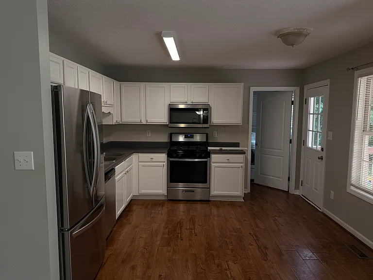2146 Laird Rd — Photo 5