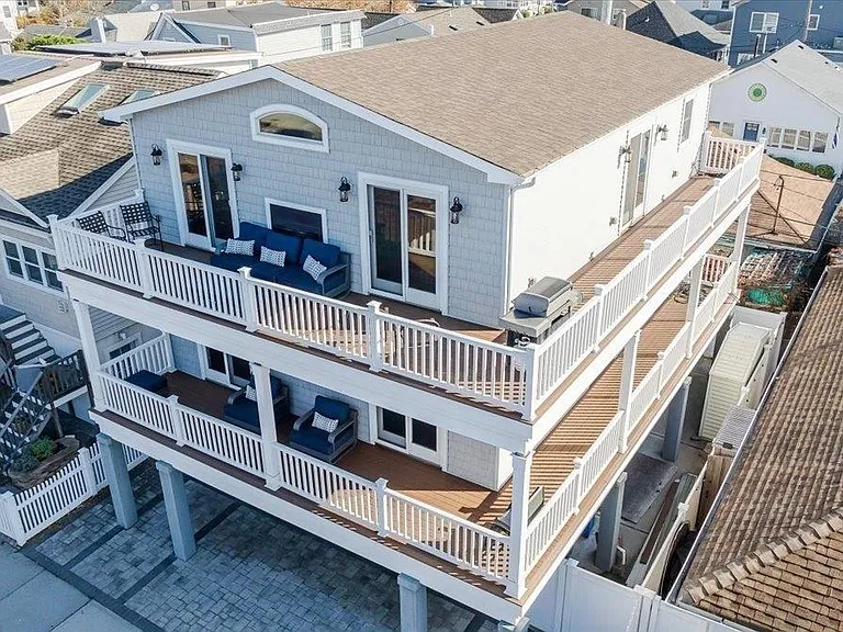 206 Grand Blvd — Photo 35