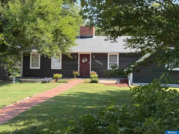 1002 N E St, Fairfield, NE 68938