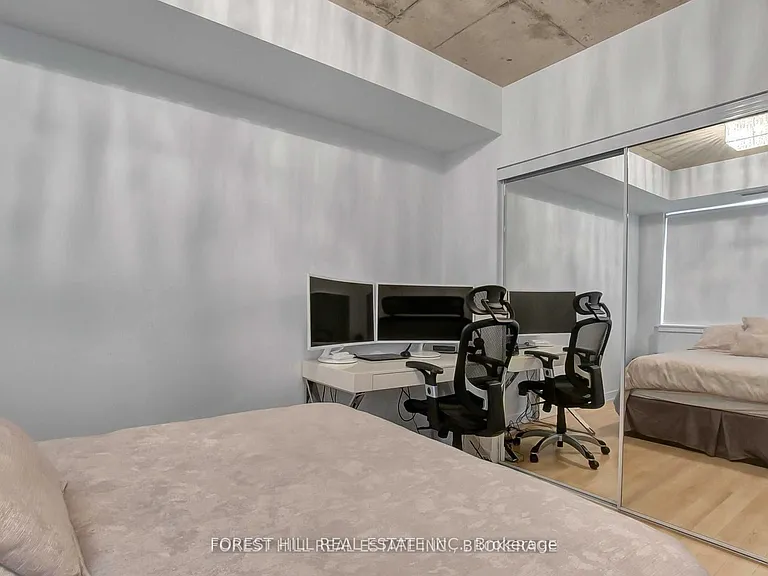 400 Wellington St W #312 — Photo 14