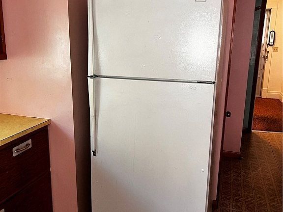 5th image of 27 Wade Ave