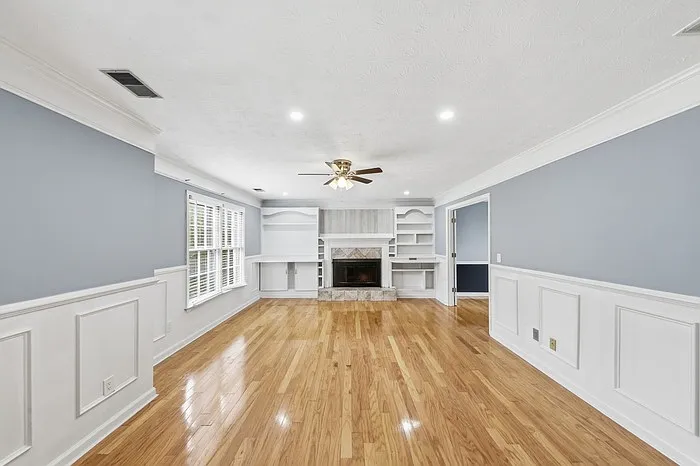 4 bed, 2.5 bath, 2143 sqft, $2,200 — Photo 3