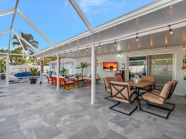 310 Gulfstream Dr — Photo 2