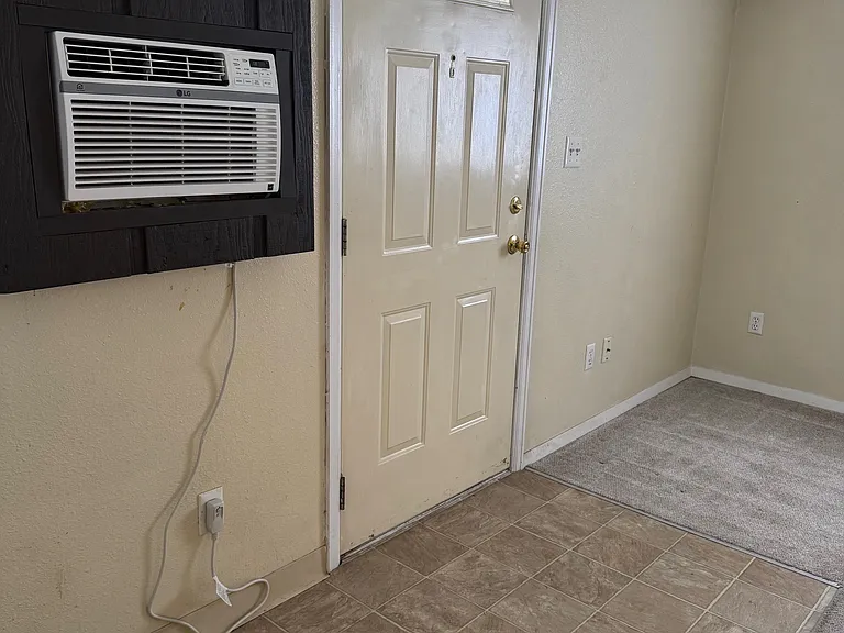 Entry + Air conditioner