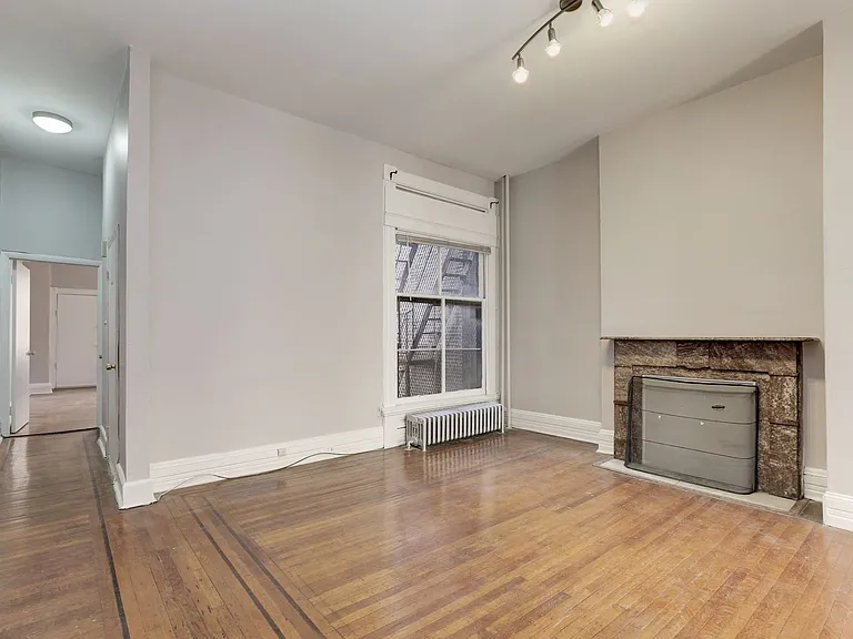 1805 Bolton St — Photo 7