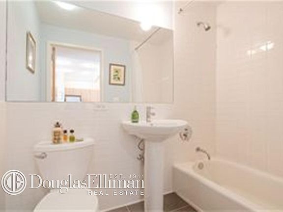 4th image of 475 Sterling Pl APT 5D