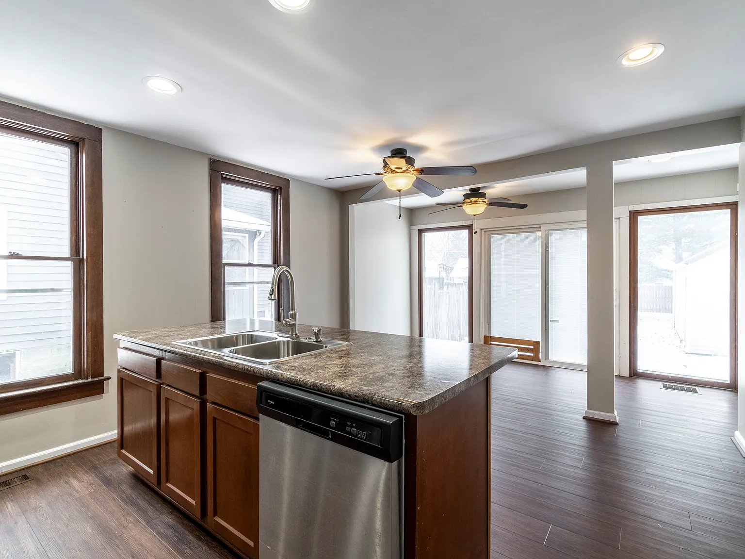 1615 Rosemont Dr — Photo 4