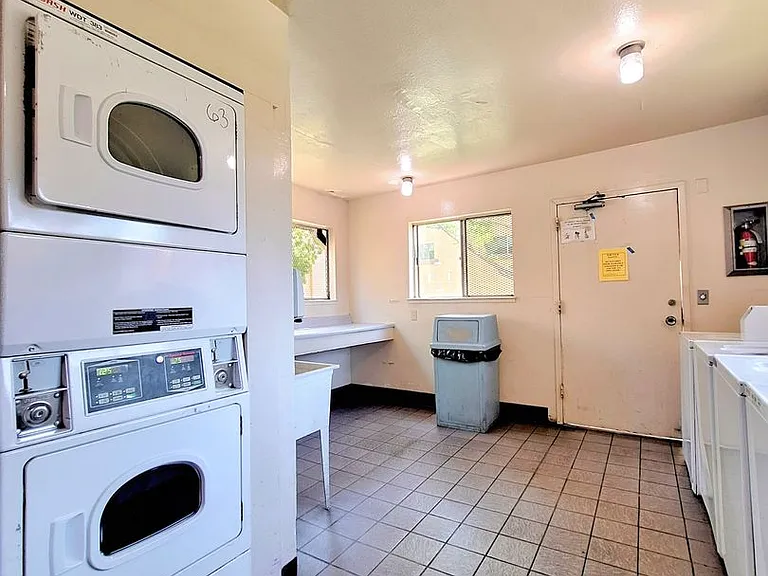 247 N Capitol Ave #243-7 — Photo 38
