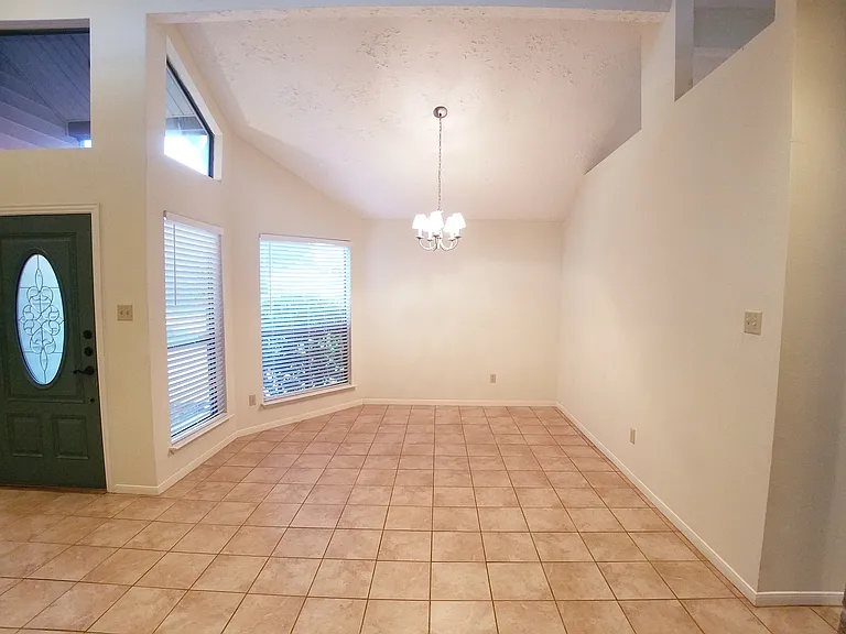 2111 Echo Rdg — Photo 8
