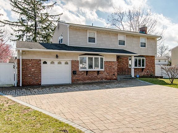 2nd image of 16 Arrowood Ln