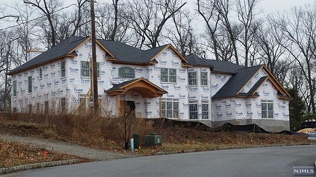 1st image of 14 Valley View Dr