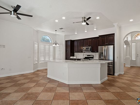 5th image of 926 Chaparral Dr