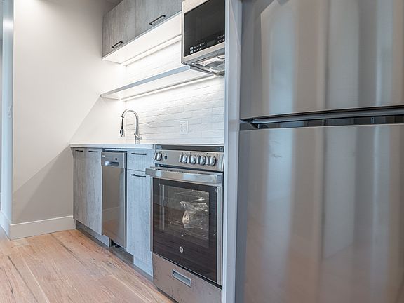 4th image of 13 Jefferson St #3F