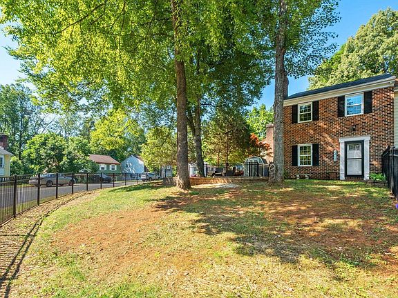 2nd image of 2415 Whitney Ct