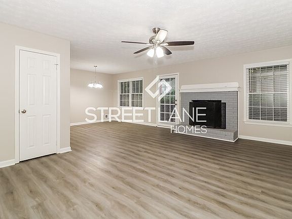 3rd image of 1462 Daniel Ln