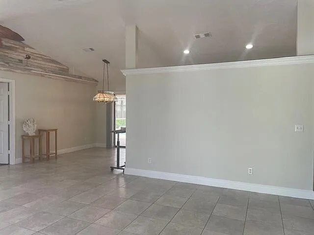 618 SE Streamlet Ave — Photo 12