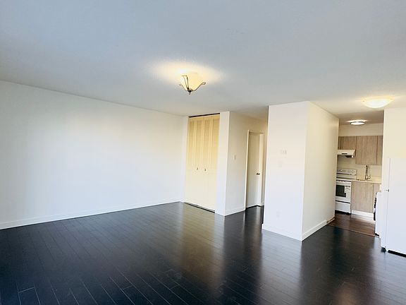 5th image of 15158 Royal Ave #304