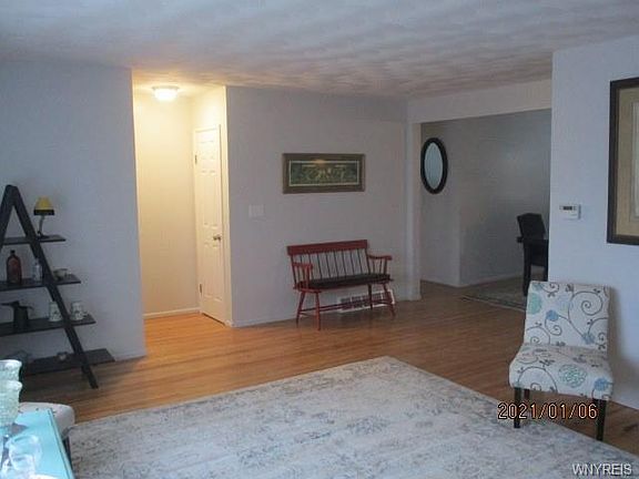 4th image of 533 University Ave