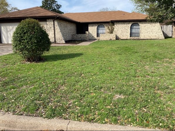320 Goldfinch Dr