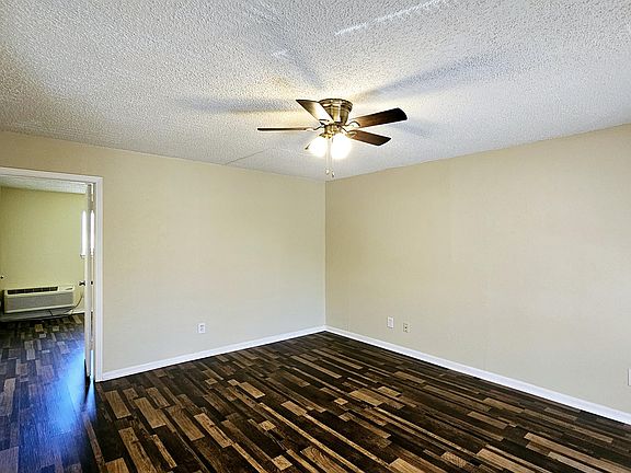 2nd image of 202 Park Cir #8