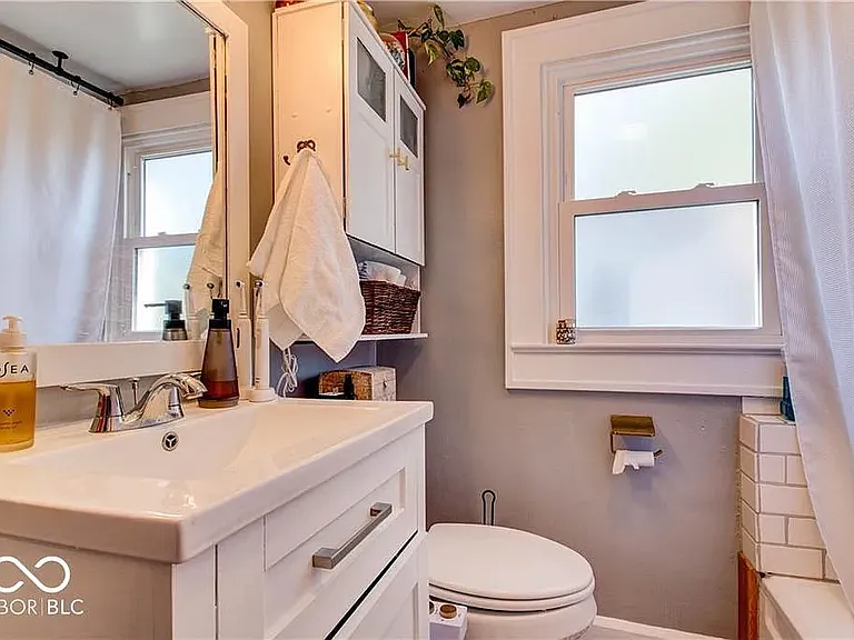 330 Bernard Ave — Photo 43