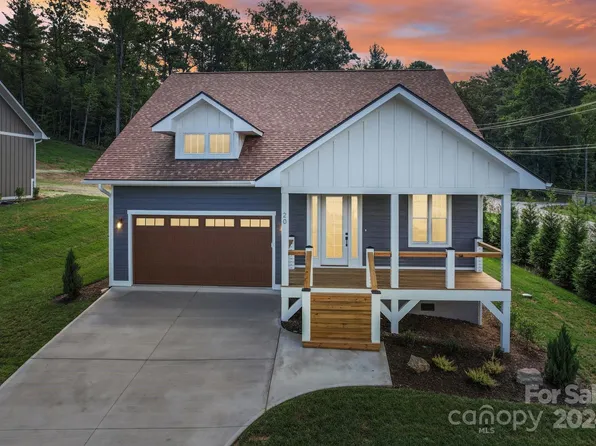 352 Maple Knoll Dr, Hendersonville, NC 28792