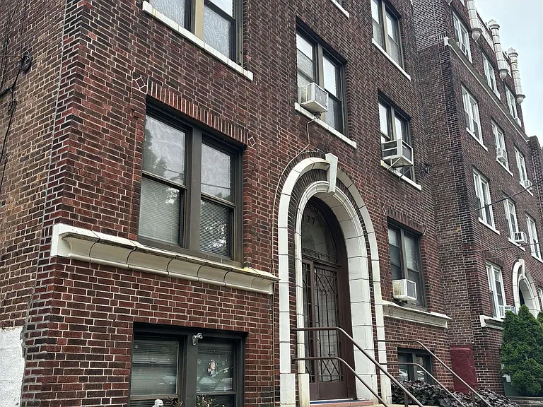 177 W 48th St #6 — Photo 1