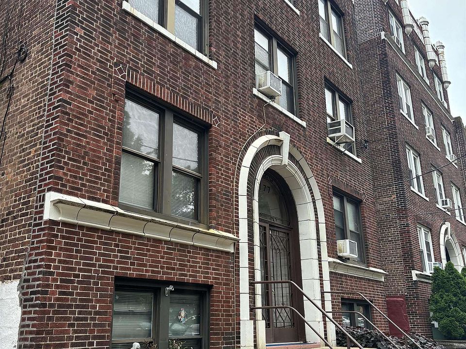 1st image of 177 W 48th St APT 6