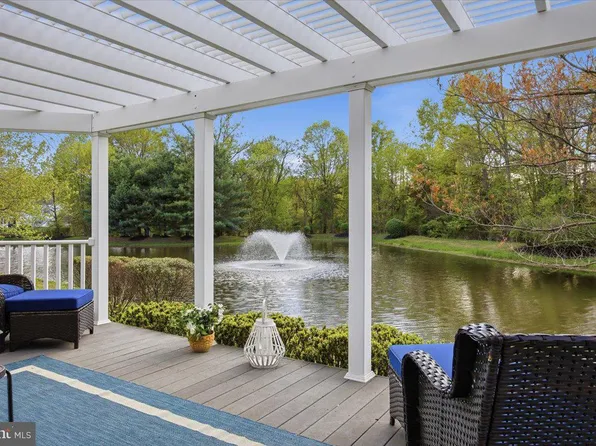 27 Mitchell Ct, Marlton, NJ 08053