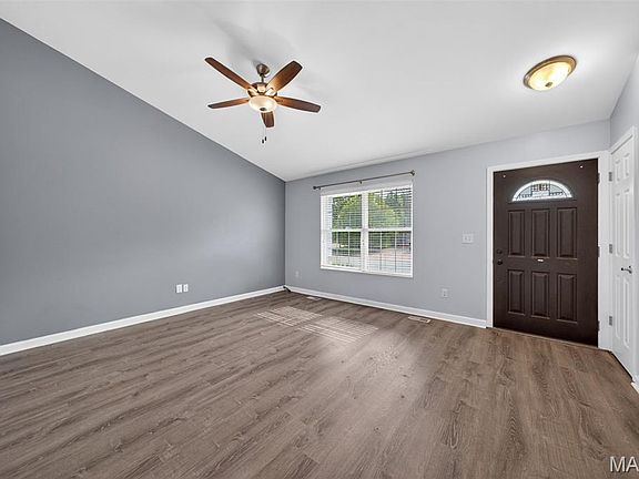 3rd image of 279 Cherrywood Parc Dr