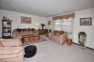 3rd image of 1101 S Oakwood Dr