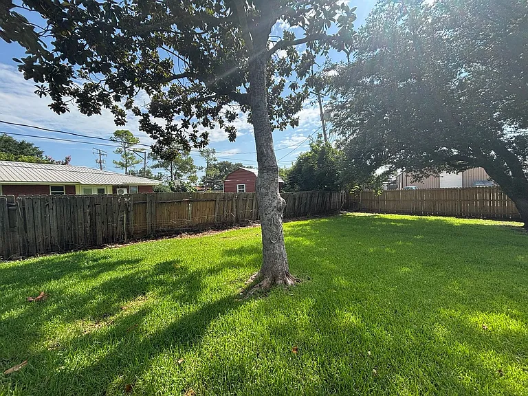 2608 E Cavett Dr — Photo 2