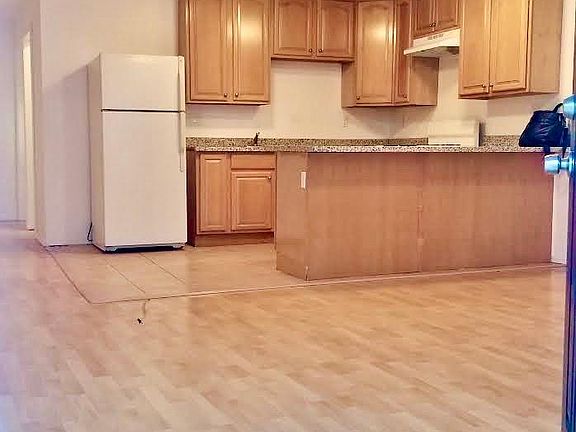 5th image of 1030B York St