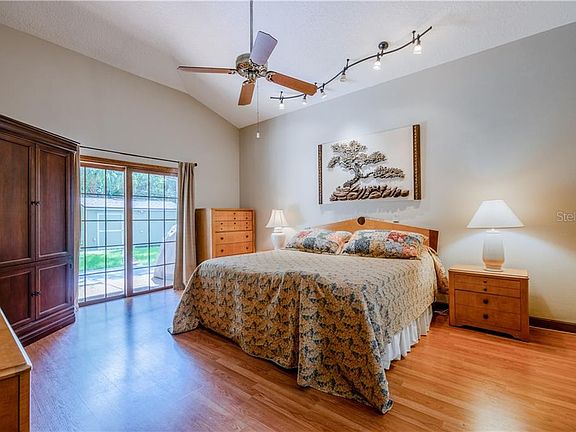 5th image of 143 Crescent Blvd