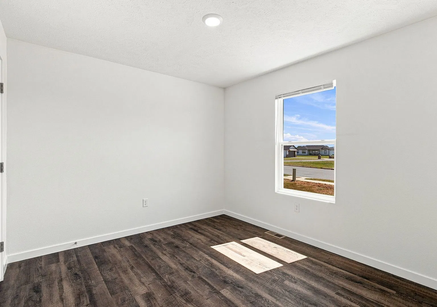 Newly Built 4 Bedroom Home Bolivar, Mo — Photo 4