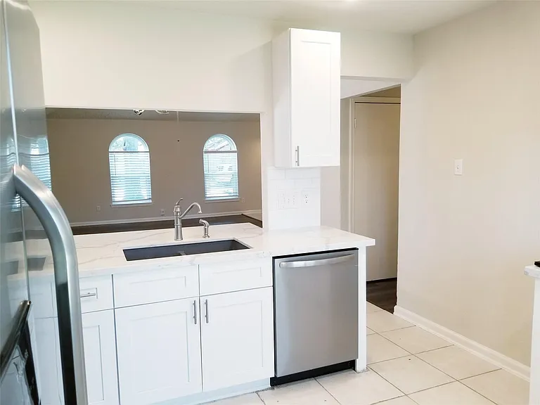 3731 Westheimer Place Dr — Photo 3