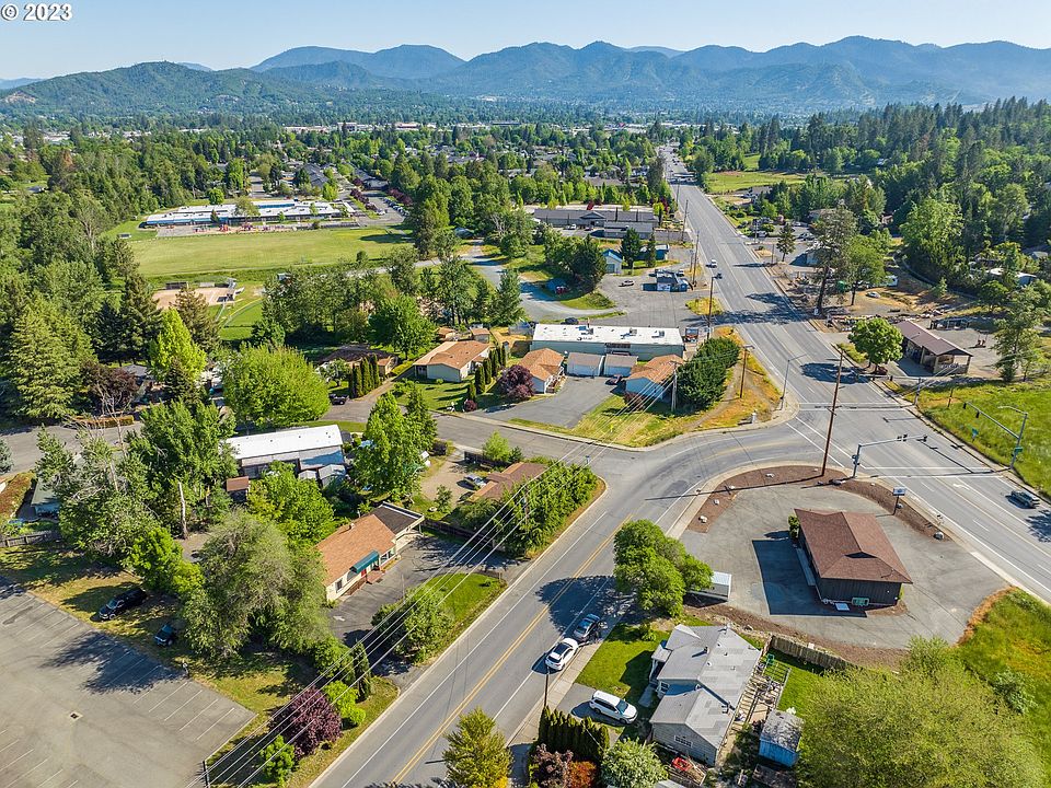 2576 New Hope Rd, Grants Pass, OR 97527 | MLS #23592882 | Zillow