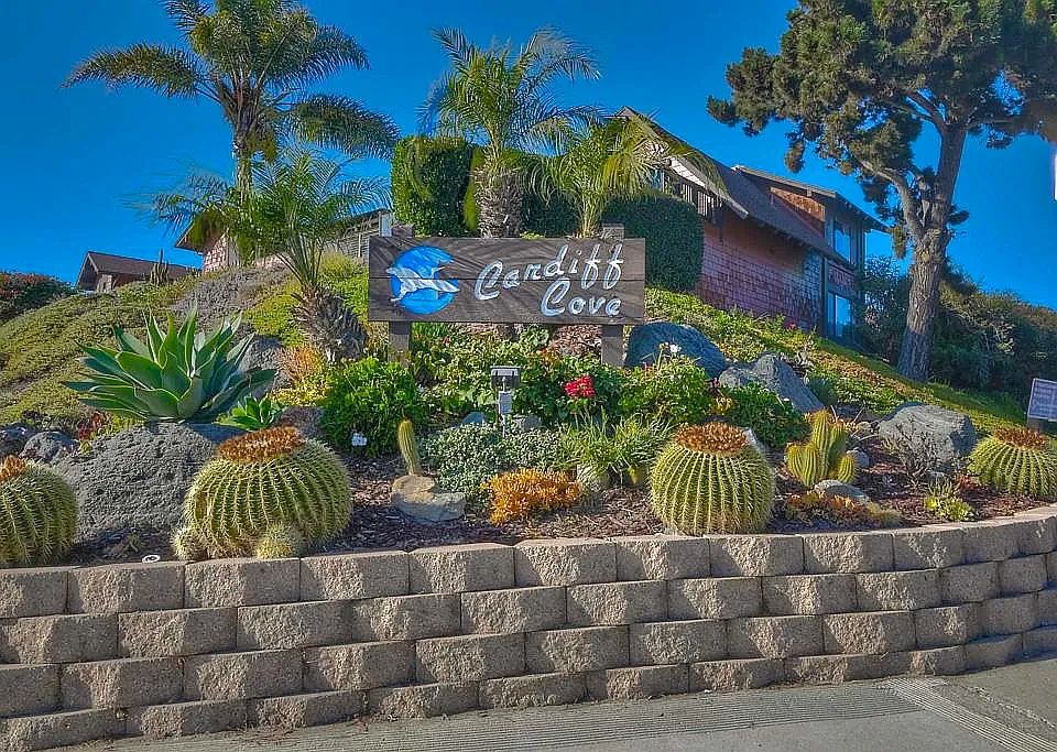 The iconic Cardiff Cove sign welcomes you to the community.