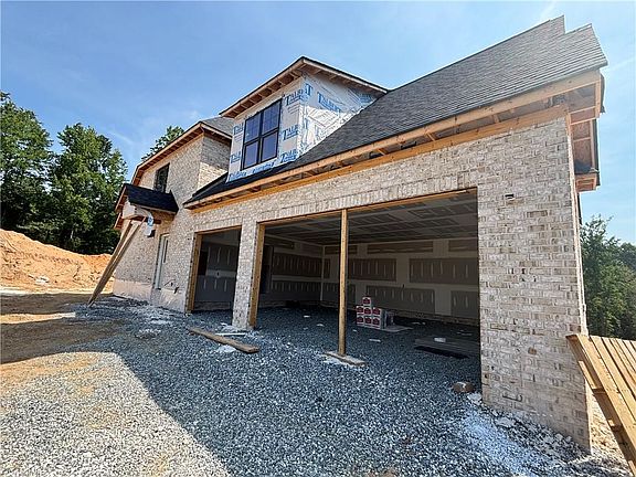 3rd image of 958 Medinah Dr