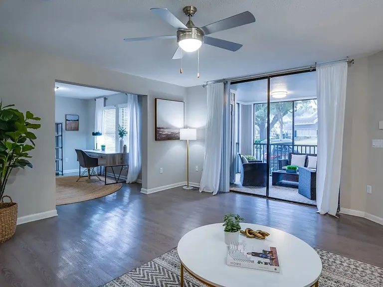 The Monroe Apartment Homes — Photo 9