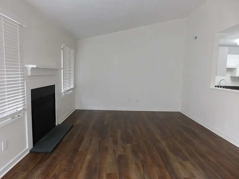 1555 College Way — Photo 6