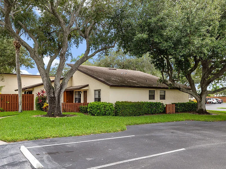 8019 SE Villa Cir — Photo 28