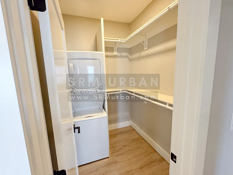 915 17th St #11 — Photo 5